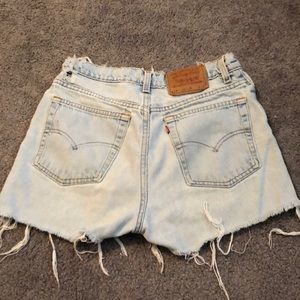 Distressed high waisted Levi shorts